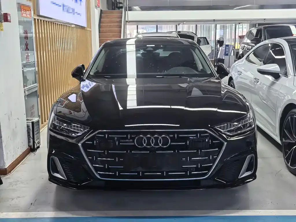 Audi A7L — фото 8