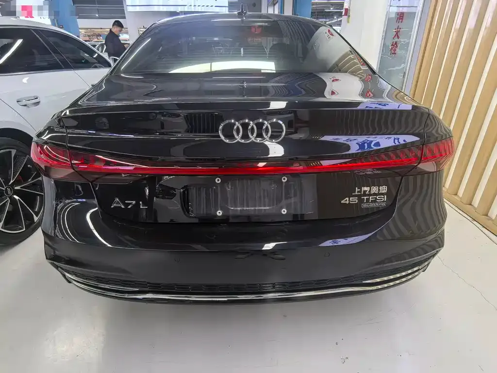 Audi A7L — фото 9