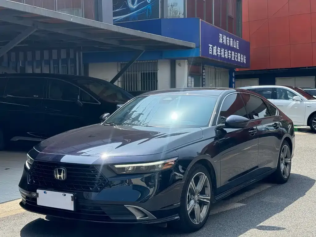 Honda Accord — фото 1