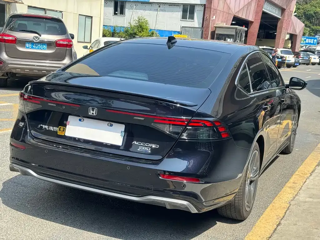 Honda Accord — фото 8