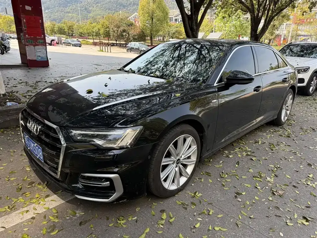 Audi A6L — фото 1