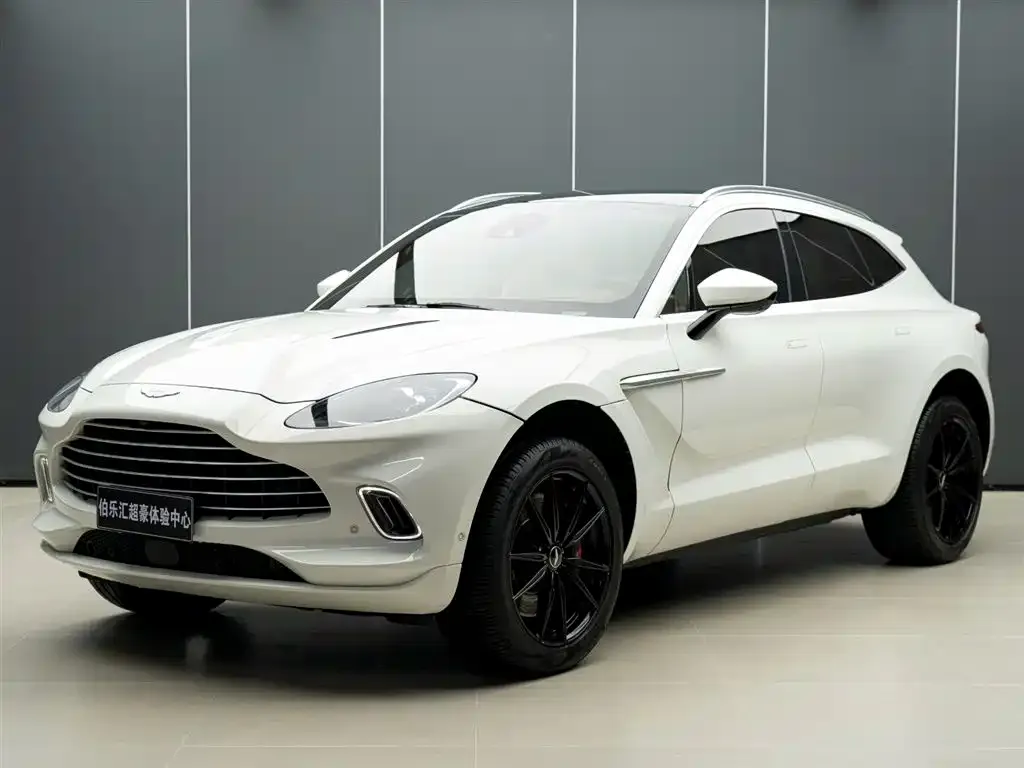 Aston Martin DBX — фото 1