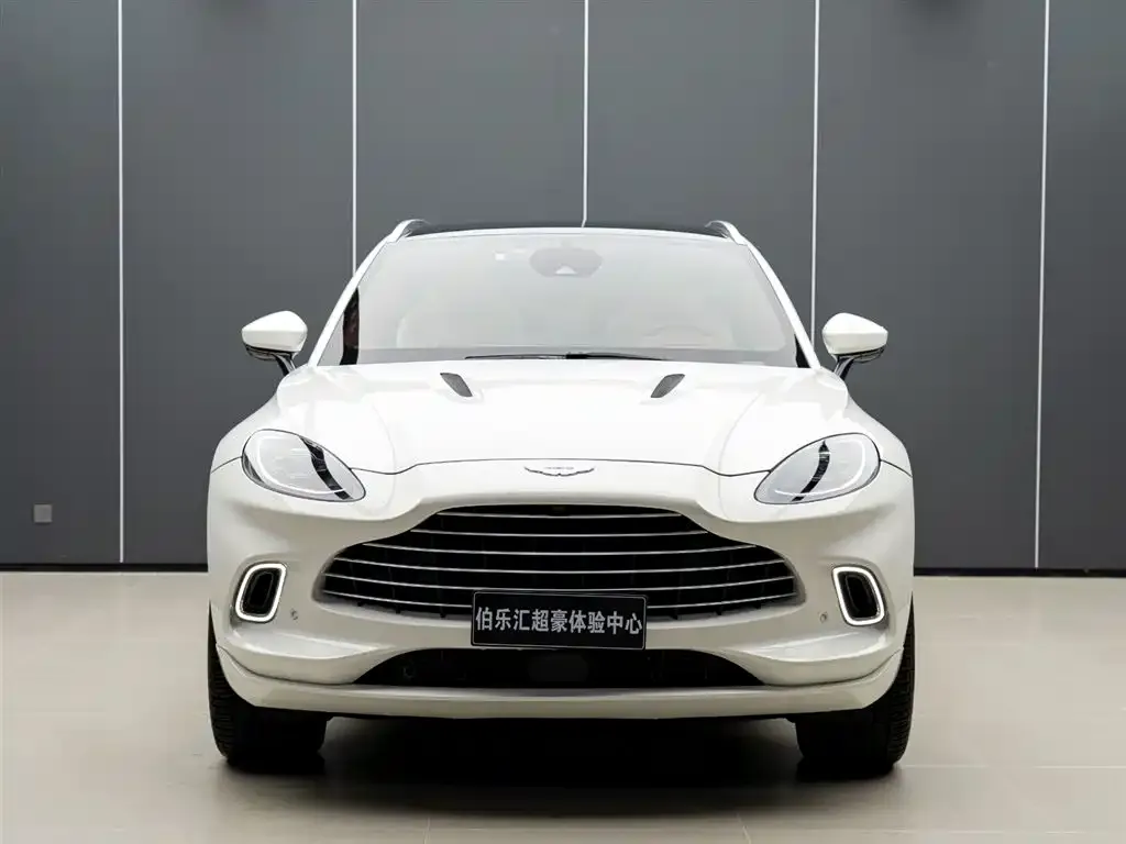 Aston Martin DBX — фото 2
