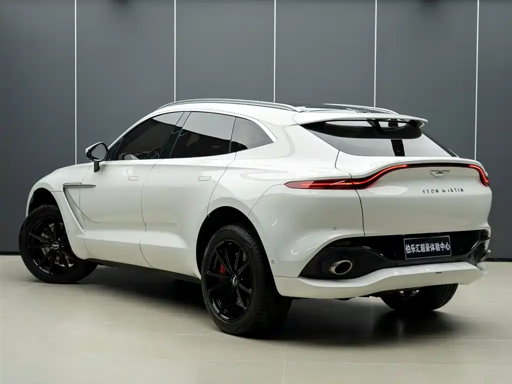 Aston Martin DBX — фото 4