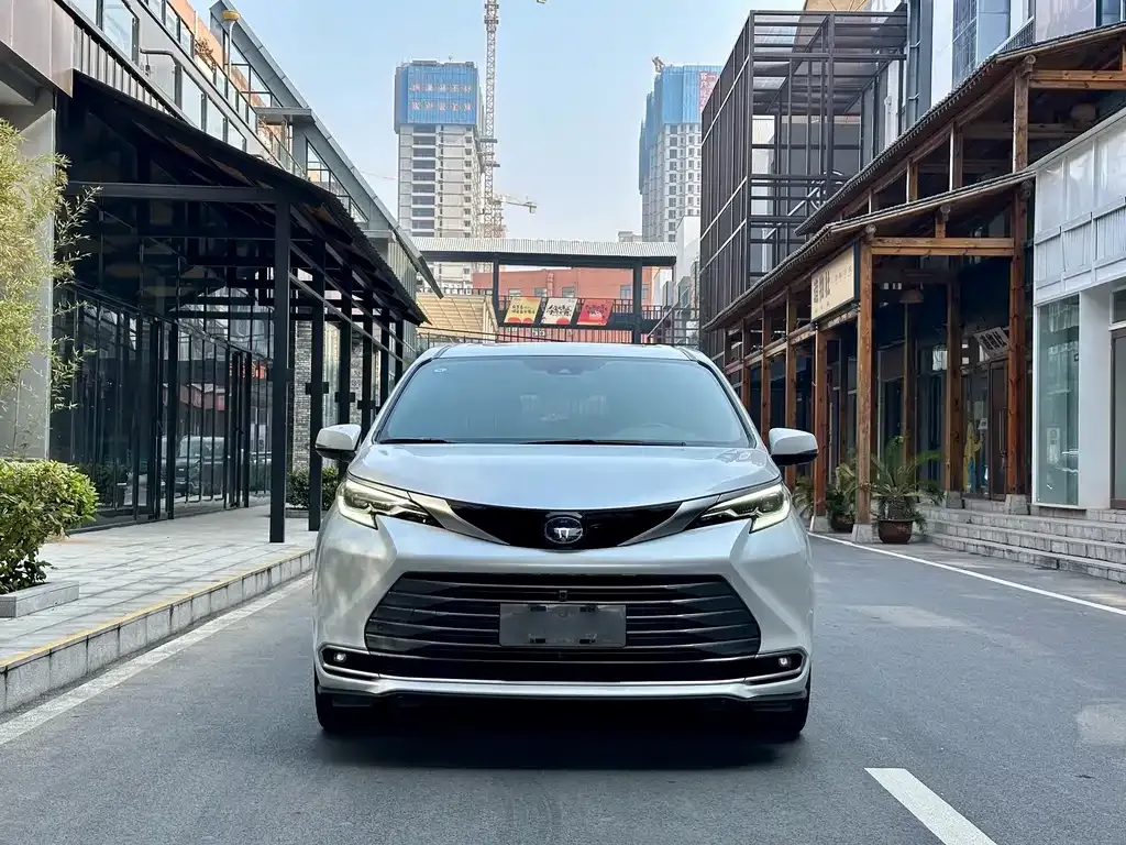 Toyota Sienna 2023 из CN, фото 8