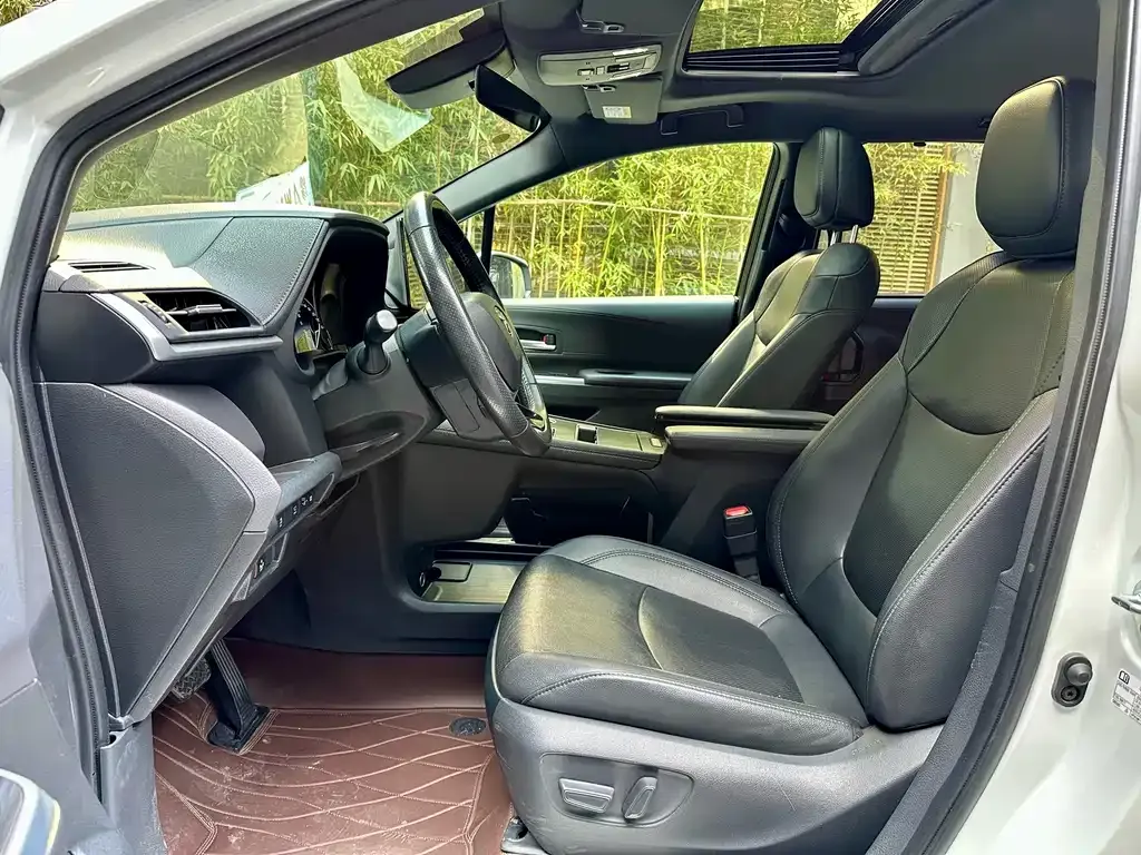 Toyota Sienna 2023 из CN, фото 4