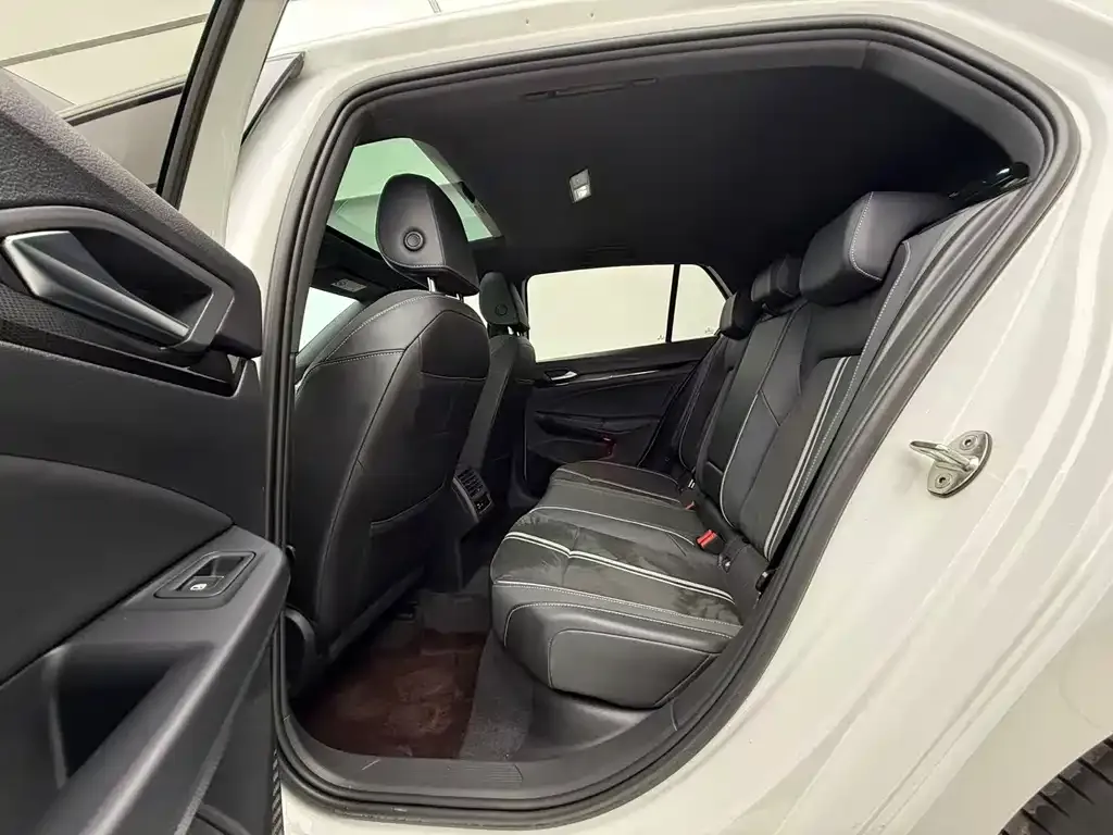 Volkswagen Golf 2021 из CN, фото 3