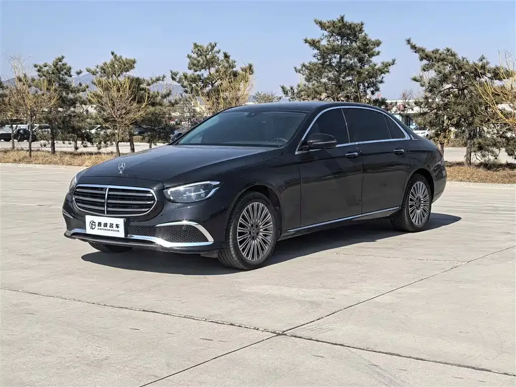 Mercedes-Benz E-Class — фото 1