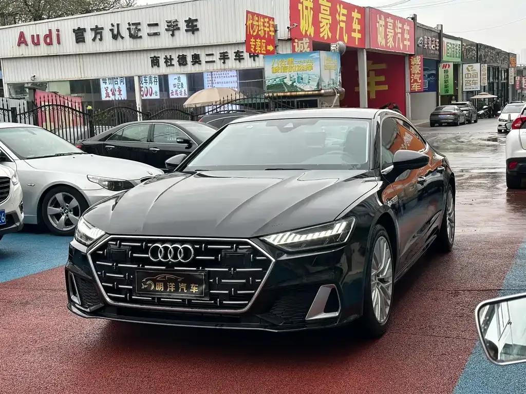 Audi A7L — фото 1