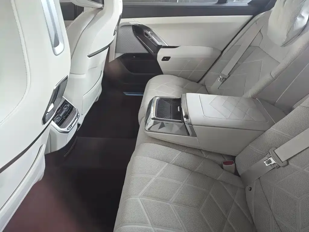 BMW i7 2024 из CN, фото 5