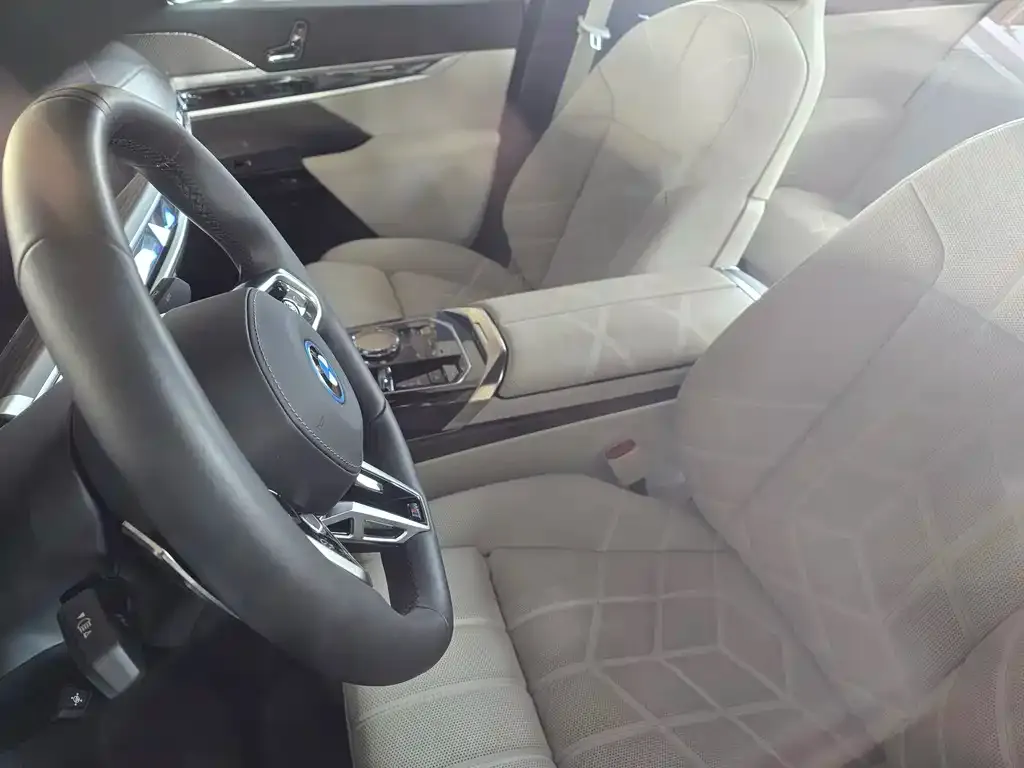 BMW i7 2024 из CN, фото 2