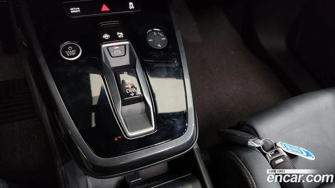 Audi Q4 e-tron — фото 10