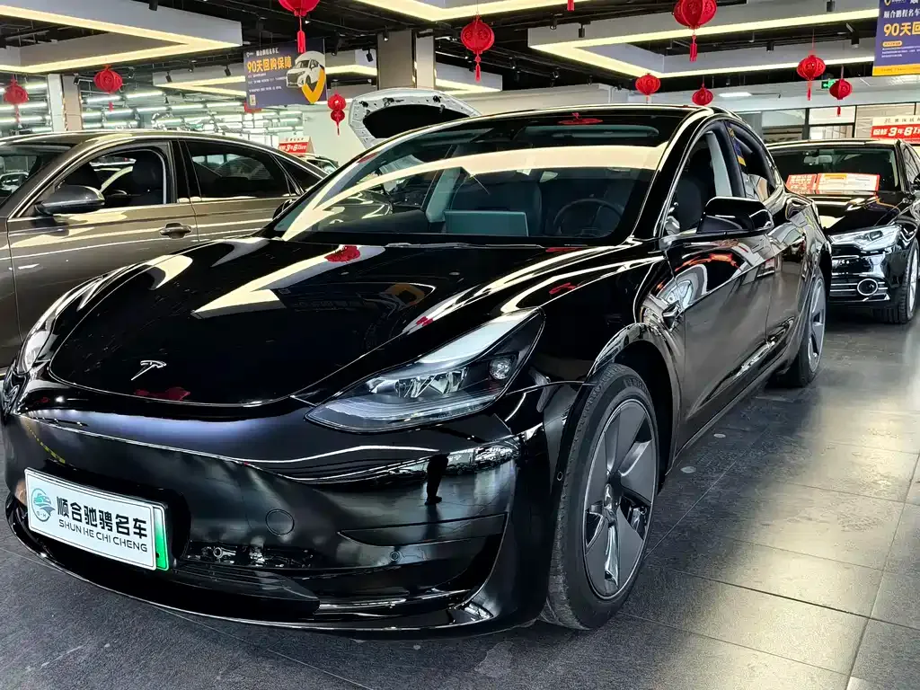 Tesla Model 3 — фото 1