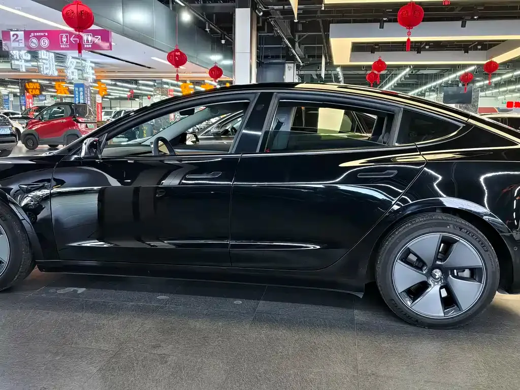 Tesla Model 3 — фото 10