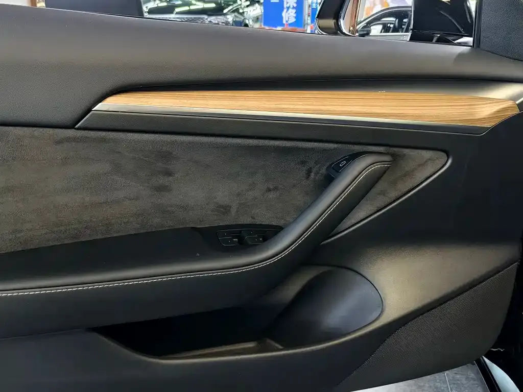 Tesla Model 3 — фото 4