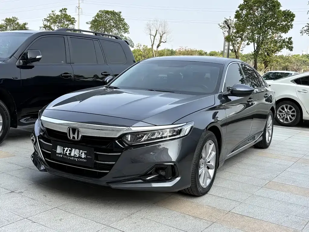 Honda Accord — фото 1