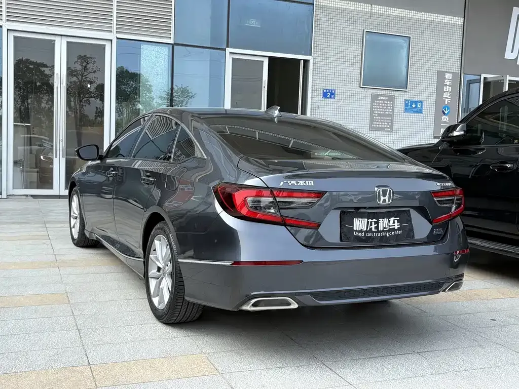 Honda Accord — фото 8
