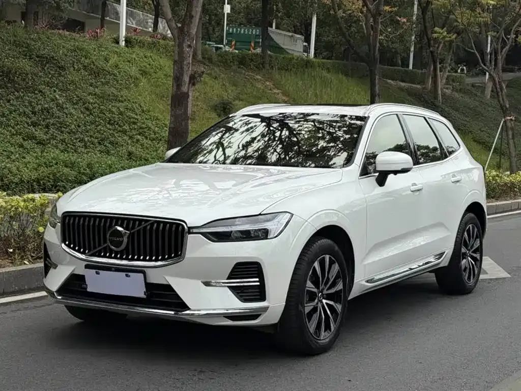 Volvo XC60 — фото 1