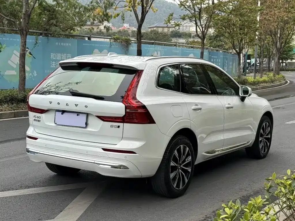 Volvo XC60 — фото 9