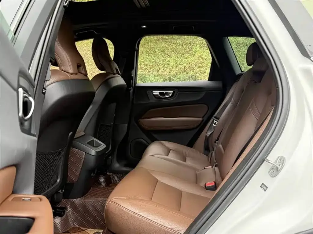 Volvo XC60 — фото 2