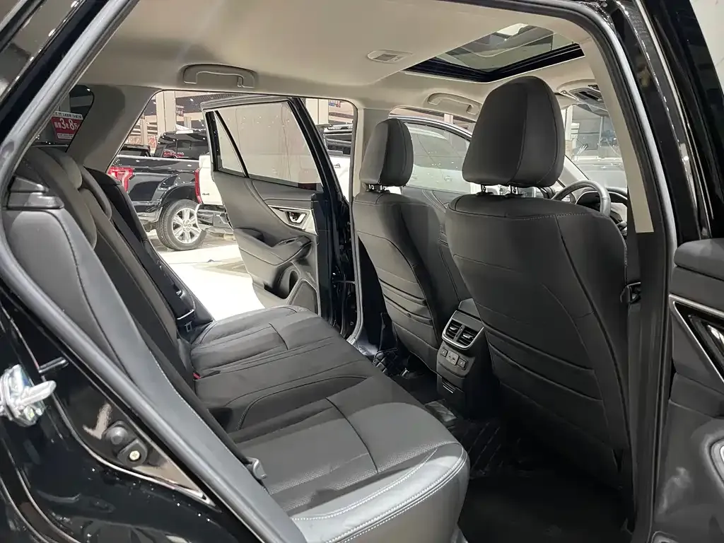 Subaru Outback 2024 из CN, фото 7