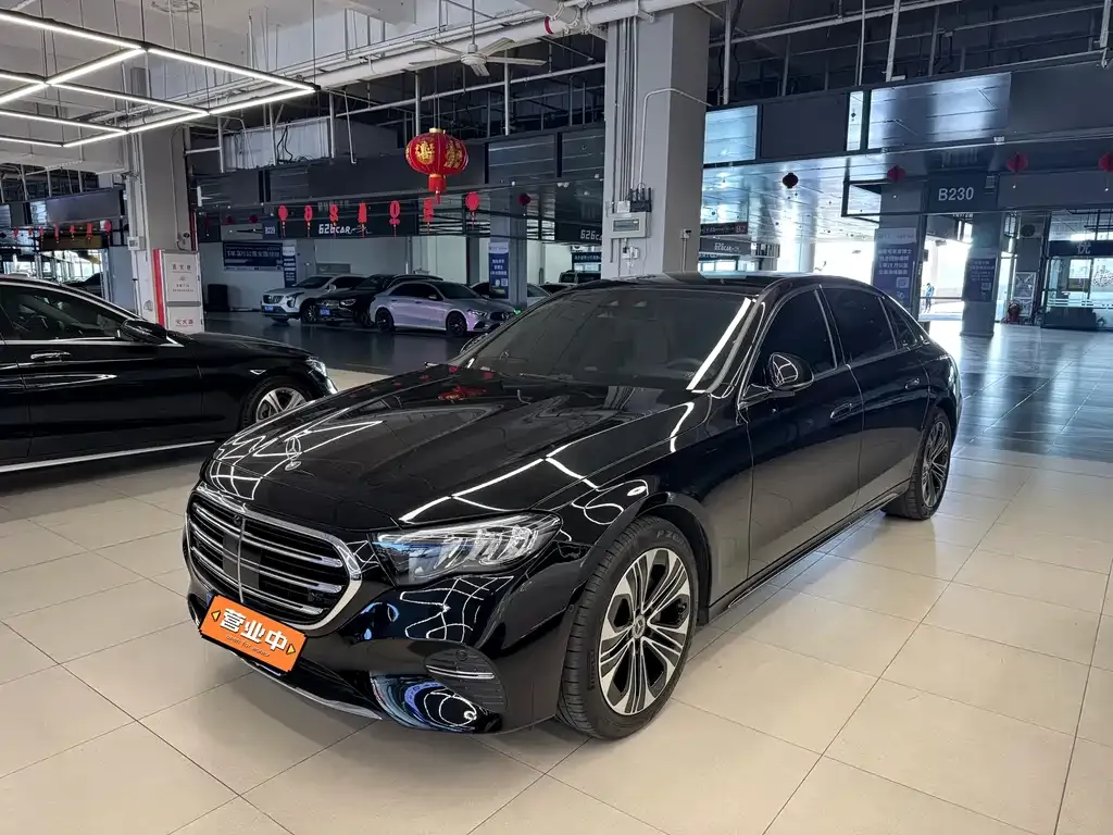 Mercedes-Benz E-Class — фото 1