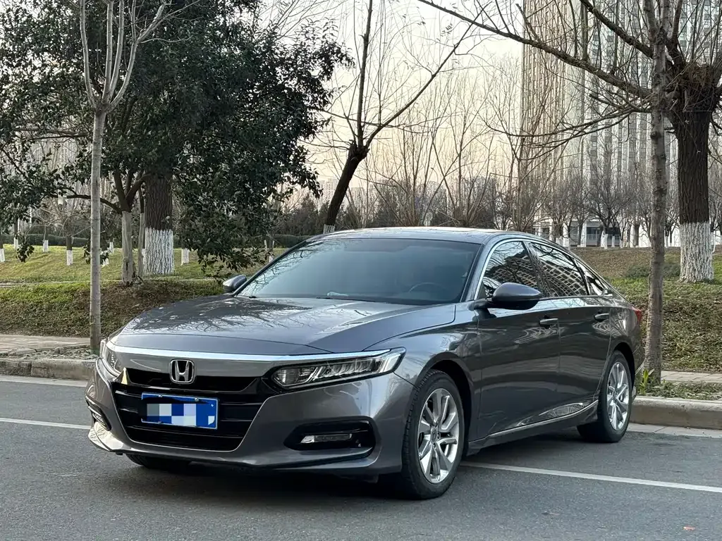 Honda Accord — фото 1