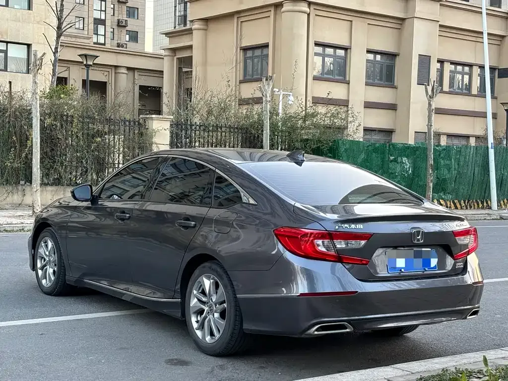 Honda Accord — фото 4