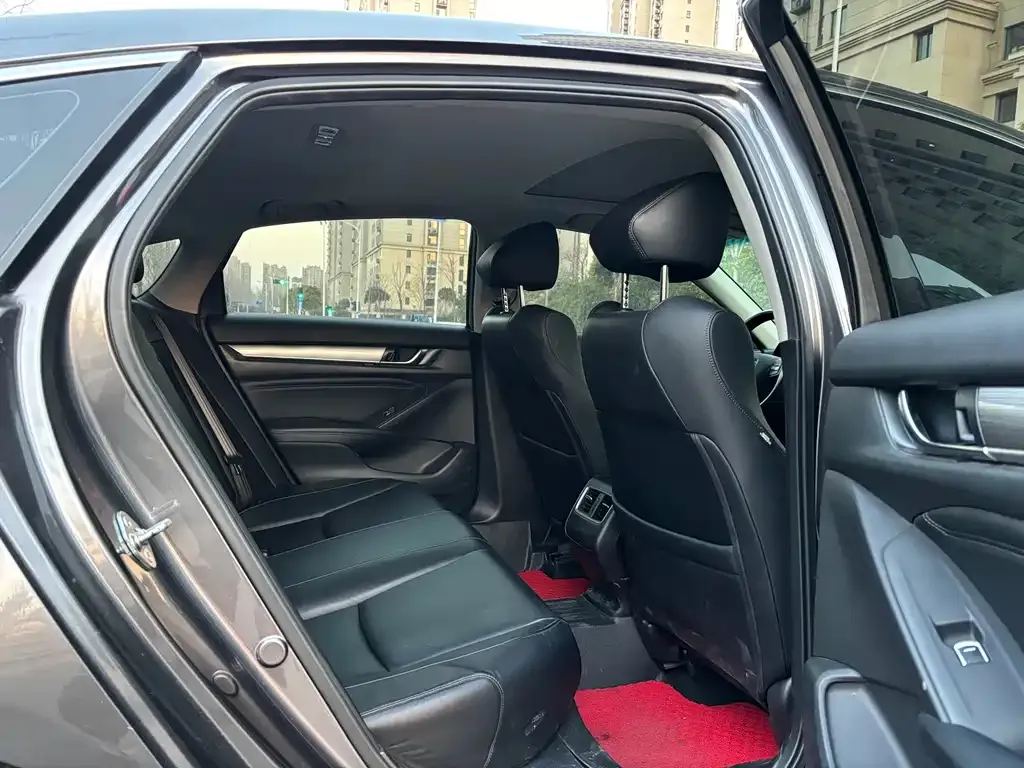 Honda Accord — фото 9