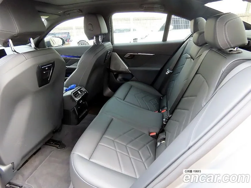 BMW 5-Series 2025 из KR, фото 5