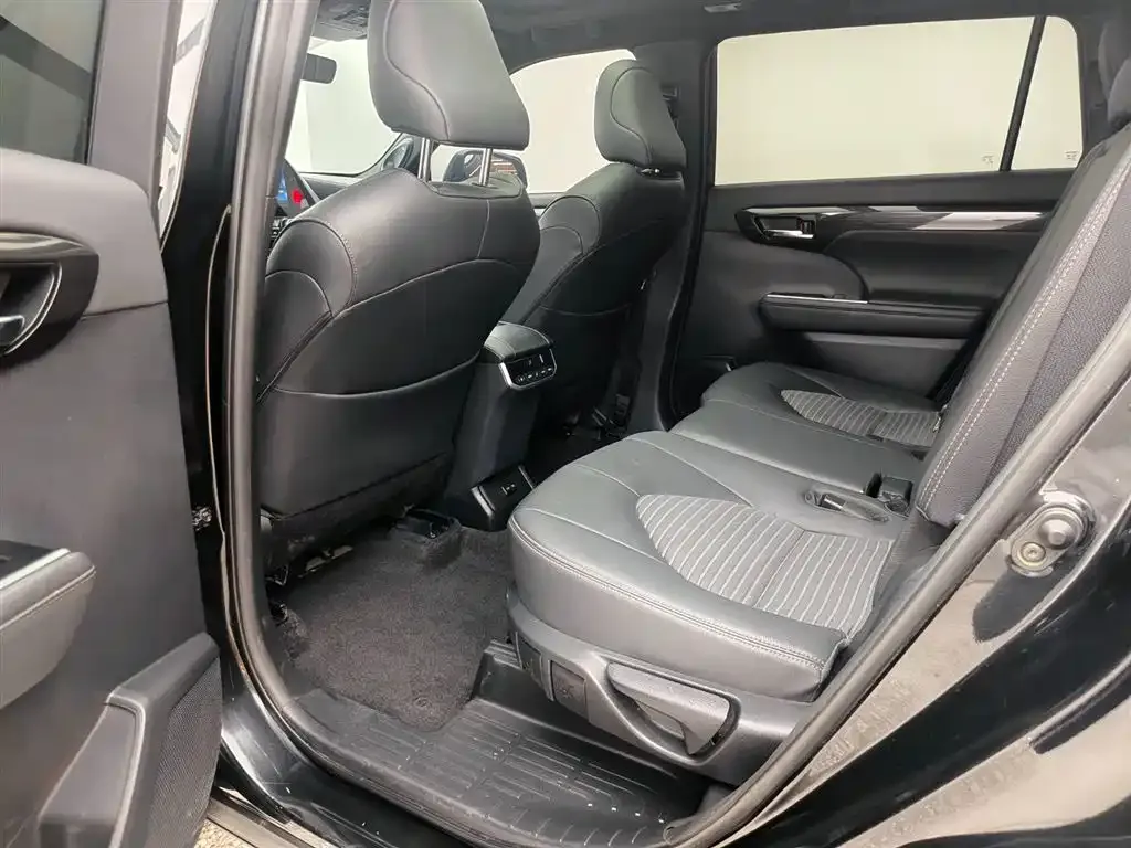 Toyota Crown Kluger 2024 из CN, фото 6