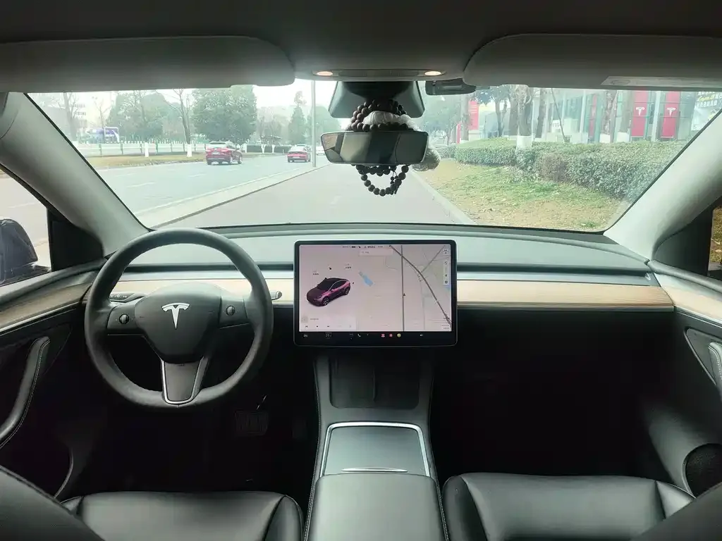 Tesla Model Y — фото 4