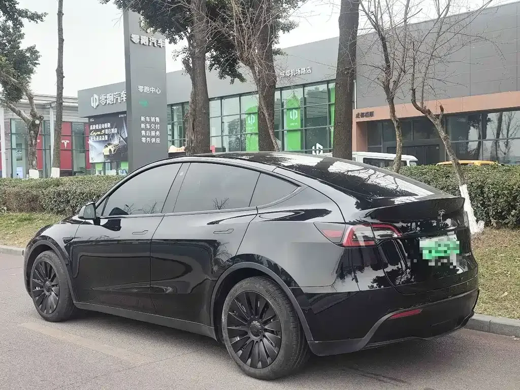 Tesla Model Y — фото 7