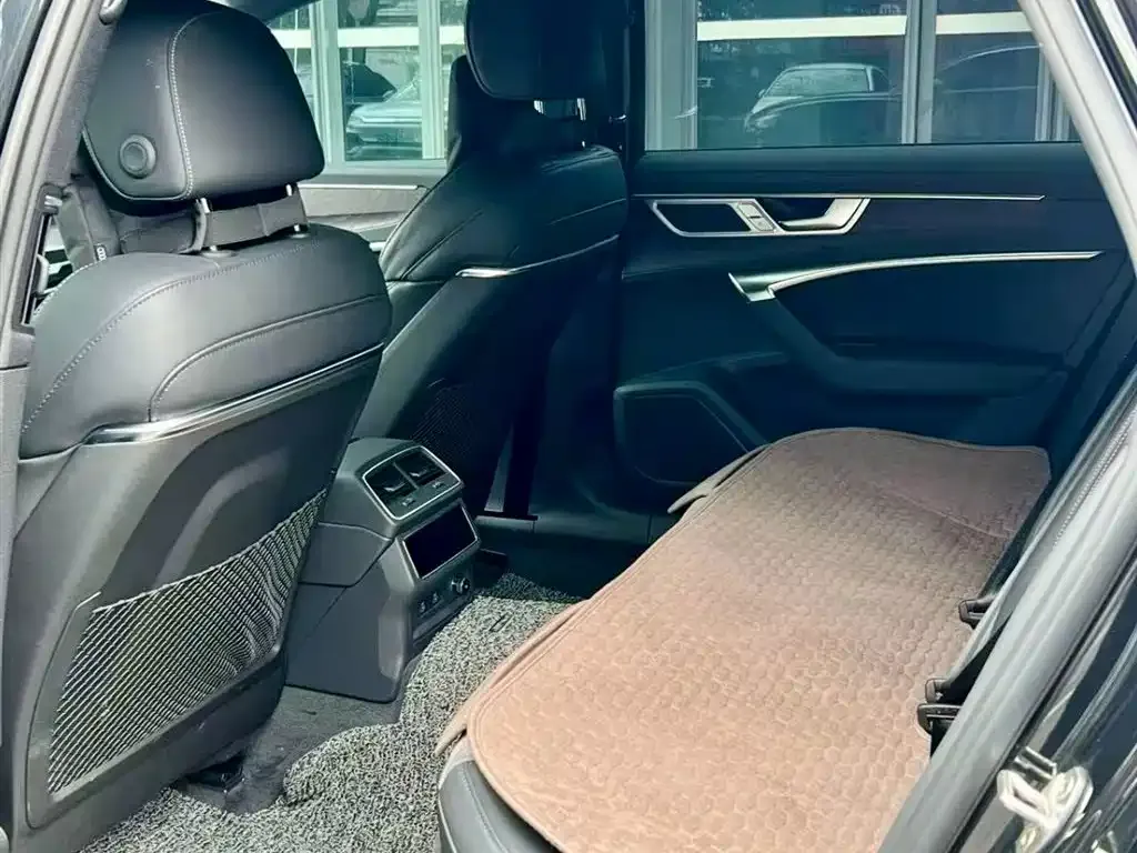 Audi A6L 2023 из CN, фото 9