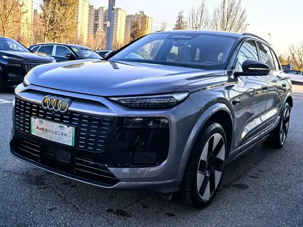 Audi Q6L e-tron — фото 1
