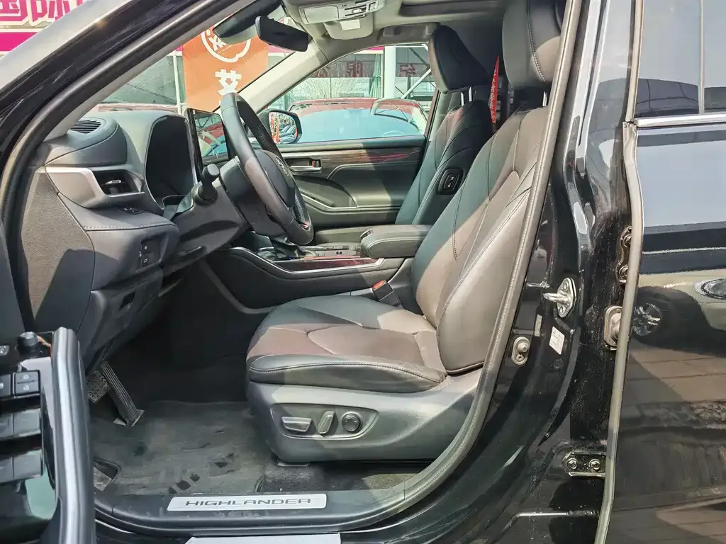 Toyota Highlander — фото 10