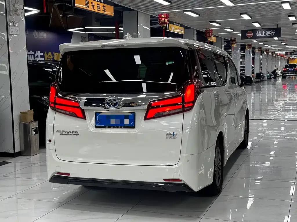 Toyota Alphard 2023 из CN, фото 2