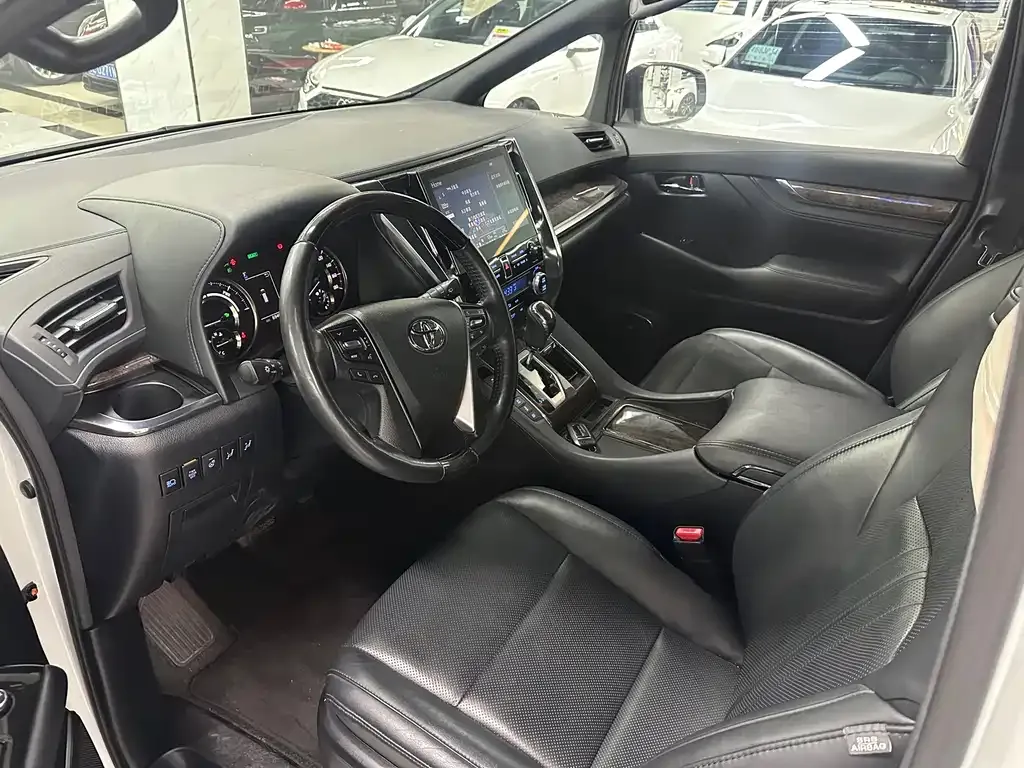 Toyota Alphard 2023 из CN, фото 4