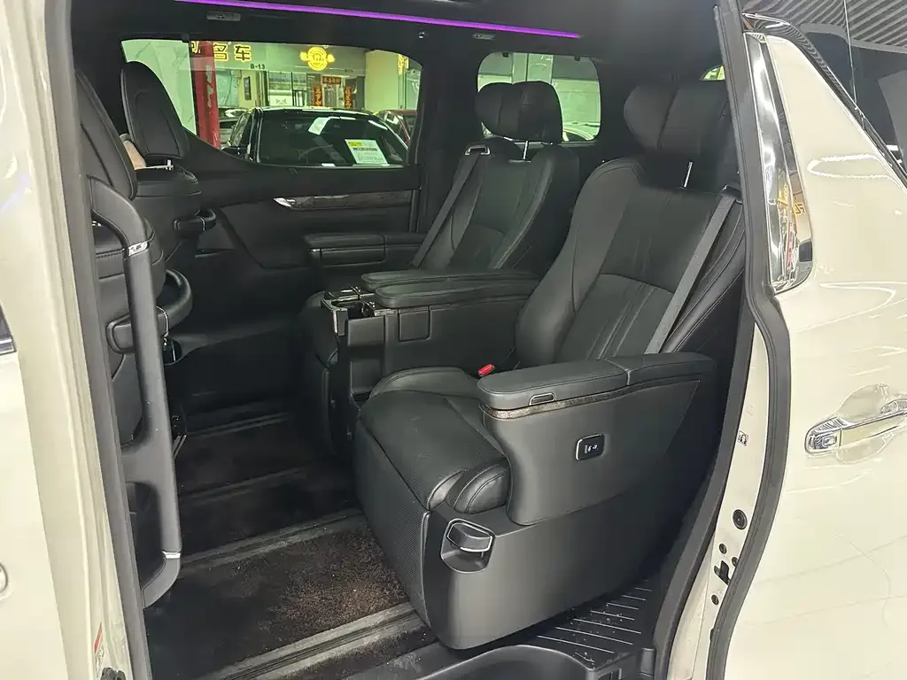 Toyota Alphard 2023 из CN, фото 3