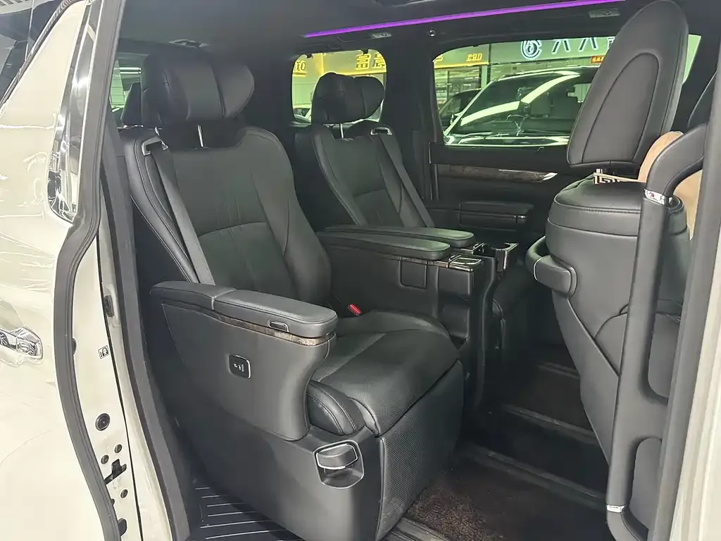 Toyota Alphard 2023 из CN, фото 6