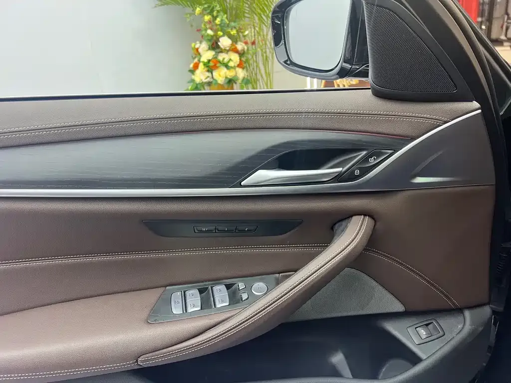 BMW 5 Series 2023 из CN, фото 4