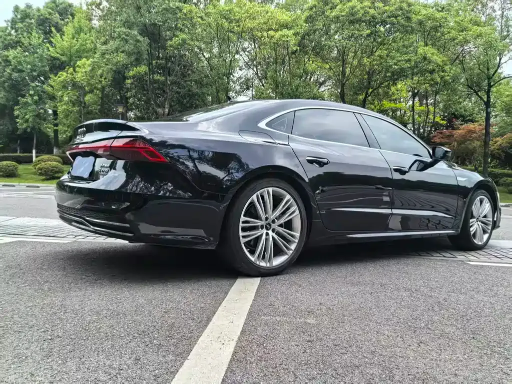 Audi A7L — фото 8