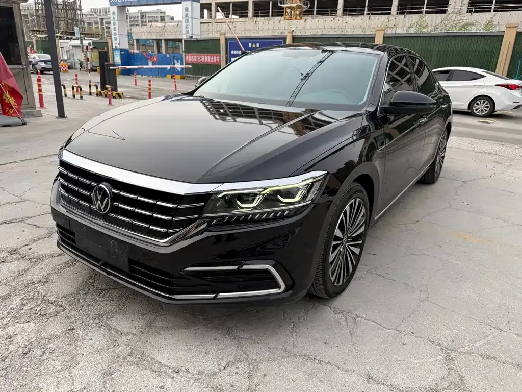 Volkswagen Passat — фото 1