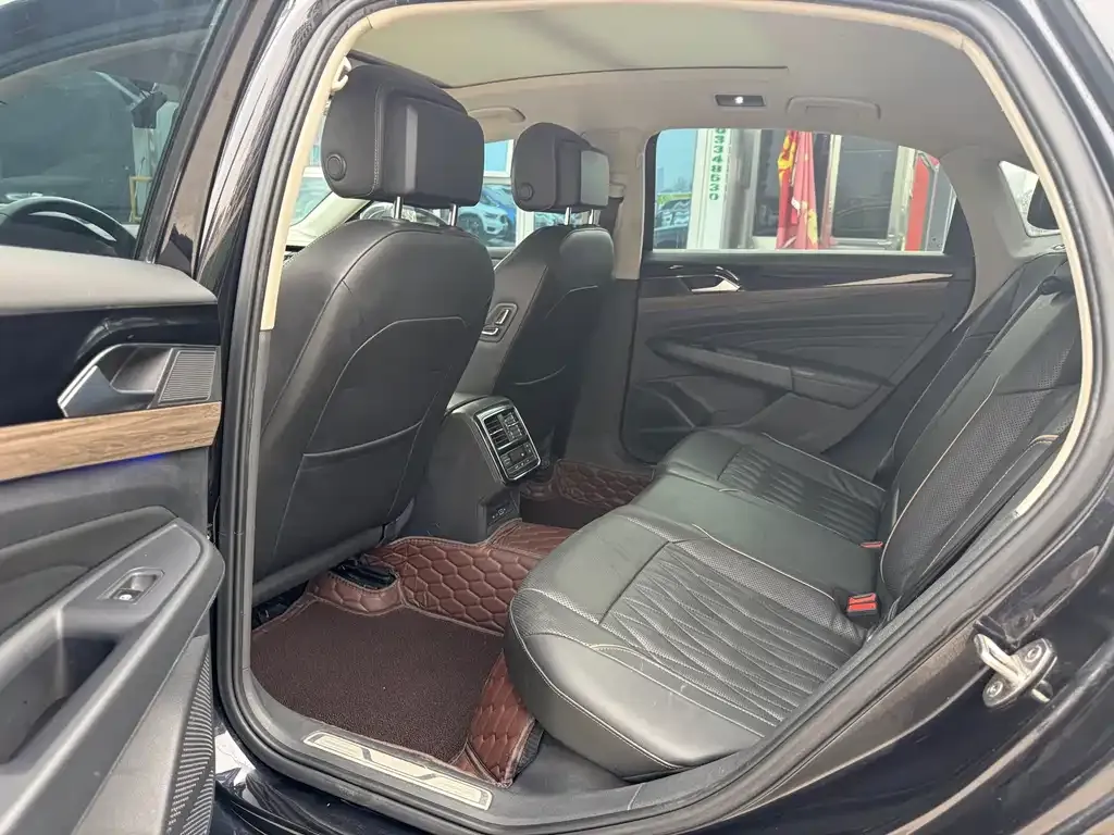 Volkswagen Passat — фото 8