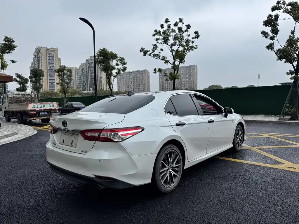 Toyota Camry — фото 6