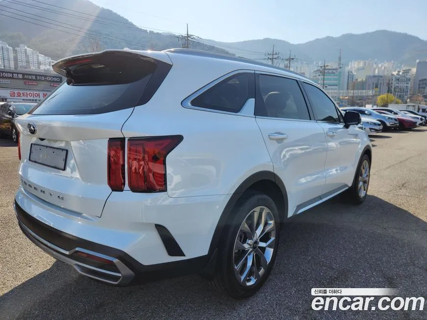 Kia Sorento — фото 5
