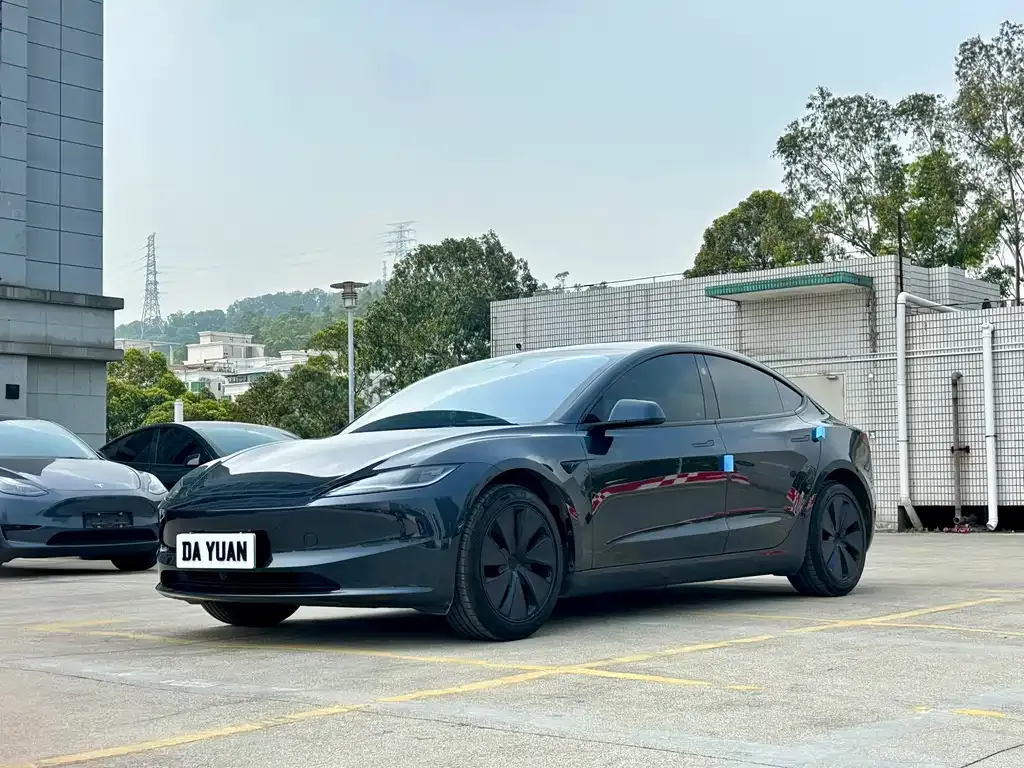Tesla Model 3 — фото 1