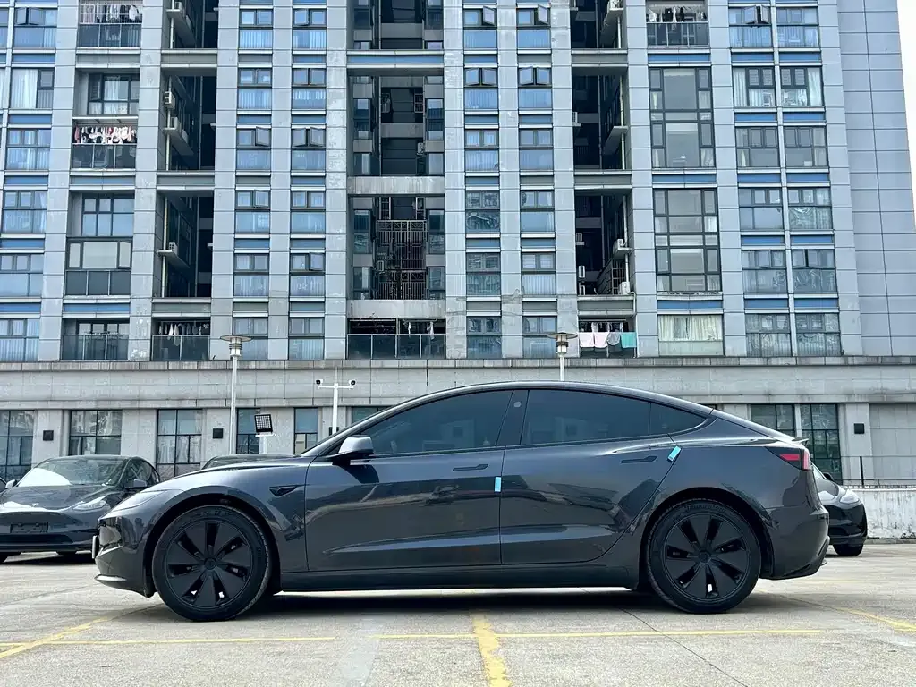 Tesla Model 3 — фото 7
