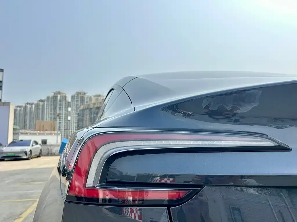 Tesla Model 3 — фото 4