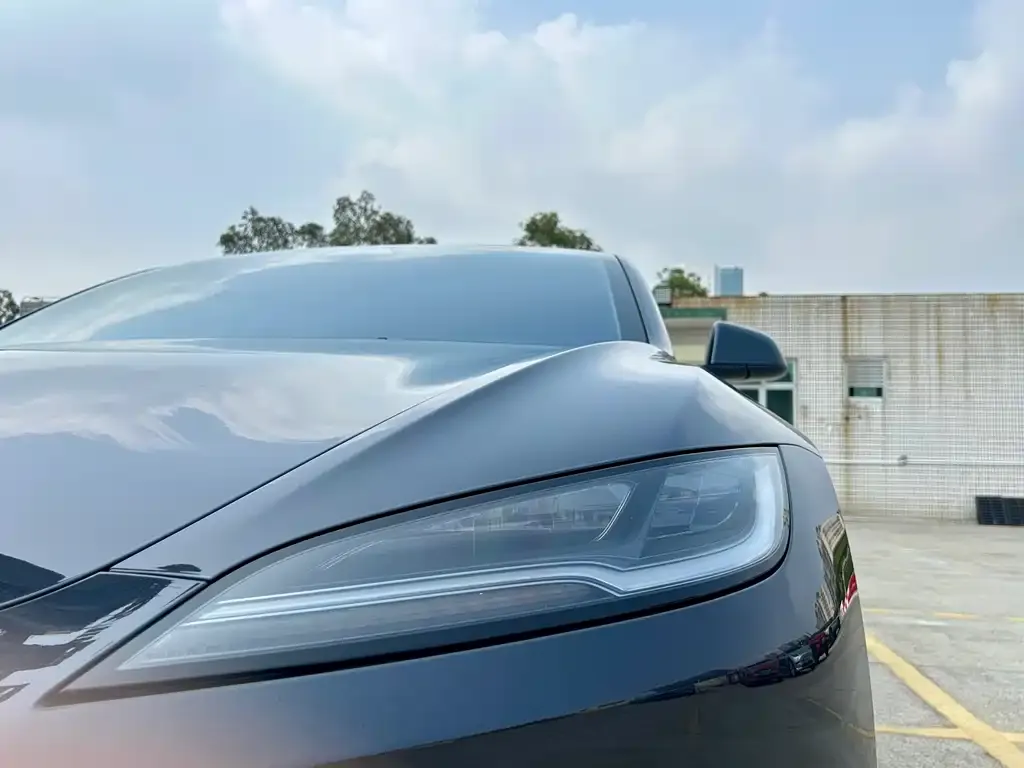 Tesla Model 3 — фото 3